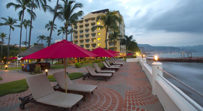 Plaza Pelicanos Grand Beach Resorts - Puerto Vallarta, Western Mexico - On  The Beach