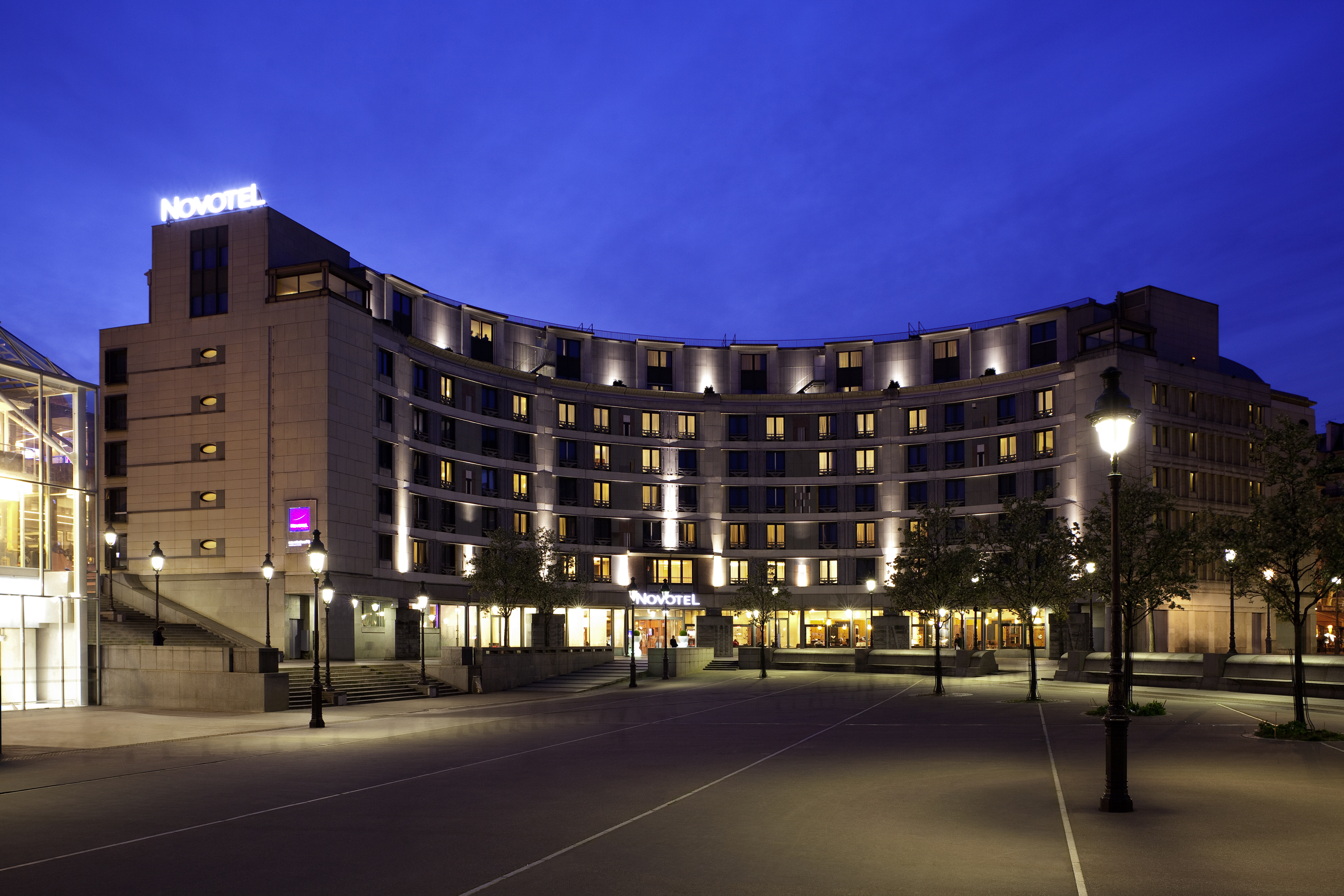 Gare de Lyon Holidays 2026 / 2027 | Cheap Holidays to Gare de Lyon | On the  Beach