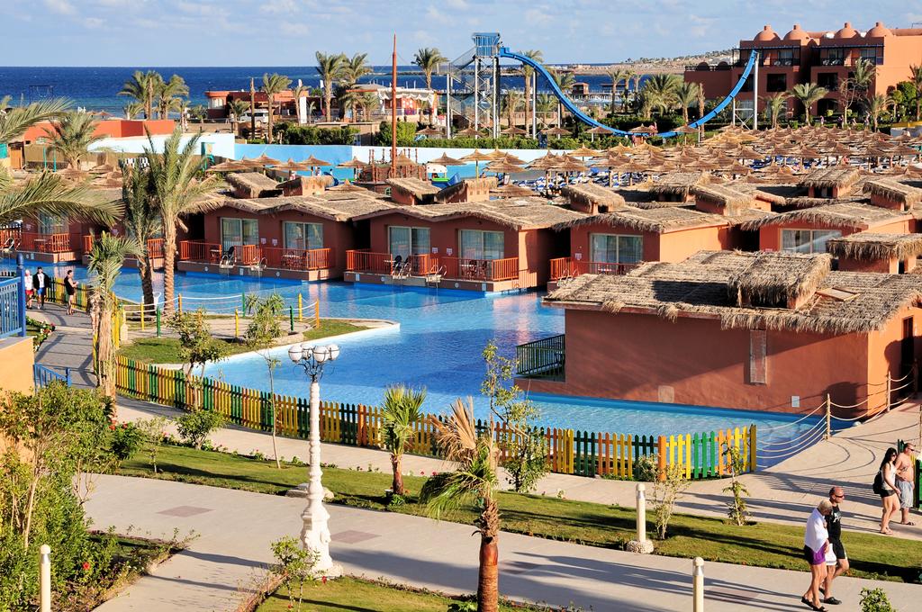 Titanic Palace And Aquapark Resort - Hurghada - On The Beach